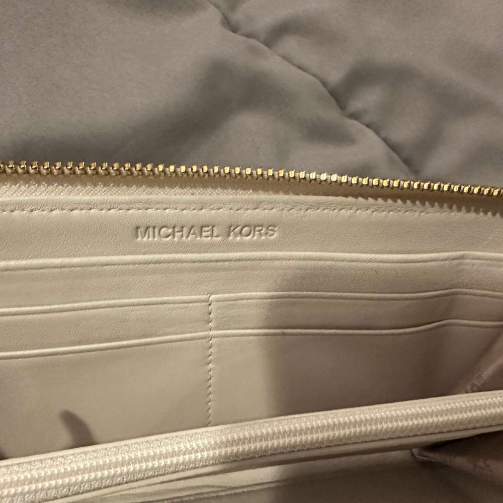 NWT Michael Kors Vanilla Wallet - Picture 5 of 6